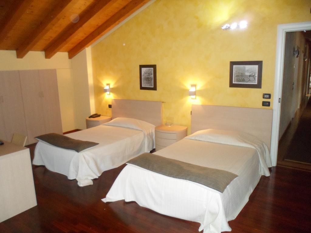 Hotel Fontana Santa Grumello del Monte Buitenkant foto