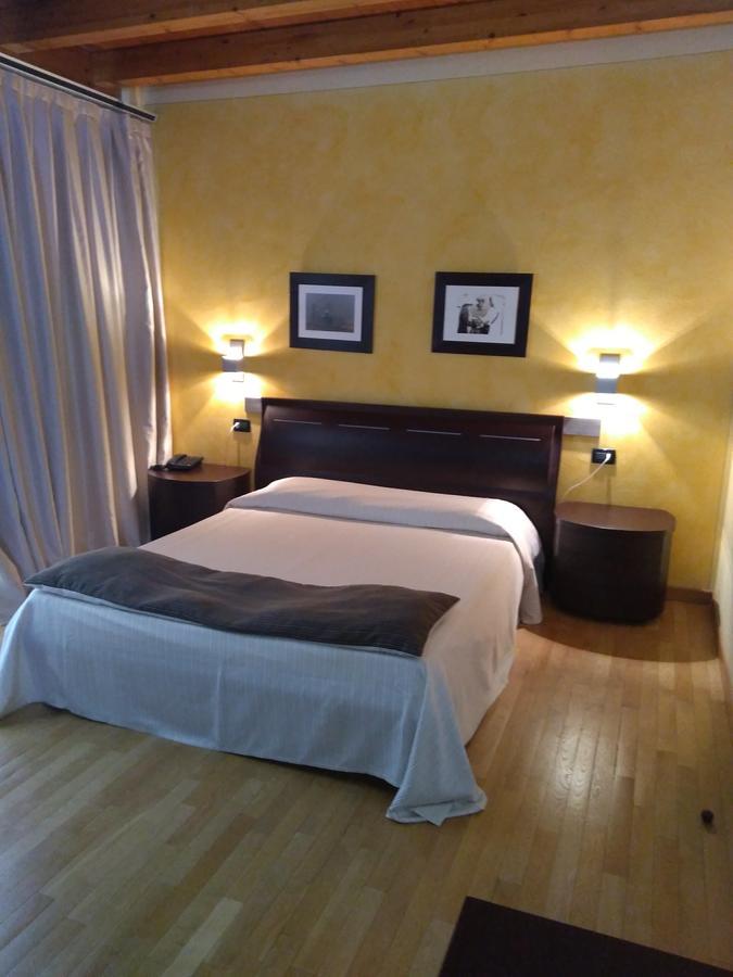 Hotel Fontana Santa Grumello del Monte Buitenkant foto